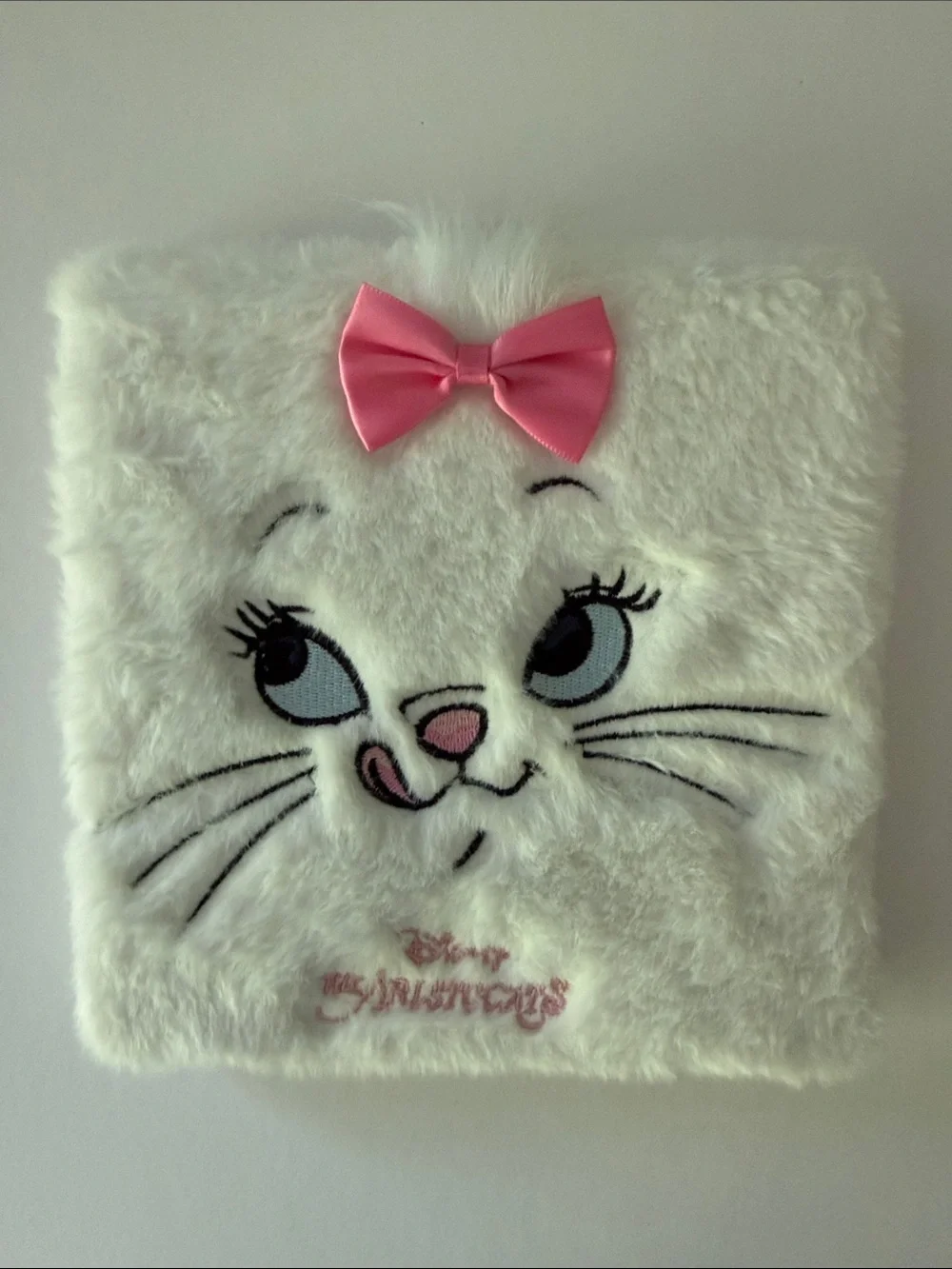 Disney Aristocats Themed Eyeshadow Palette & Scented Lip Balm Gift Set